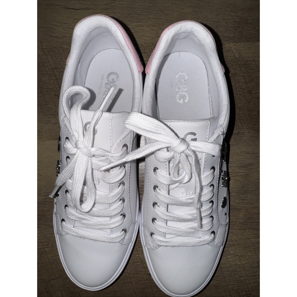 GUESS Women's White Pink Comfort Sneakers Logo Star Heart Lips Accents 9.5 NEW - Picture 4 of 11